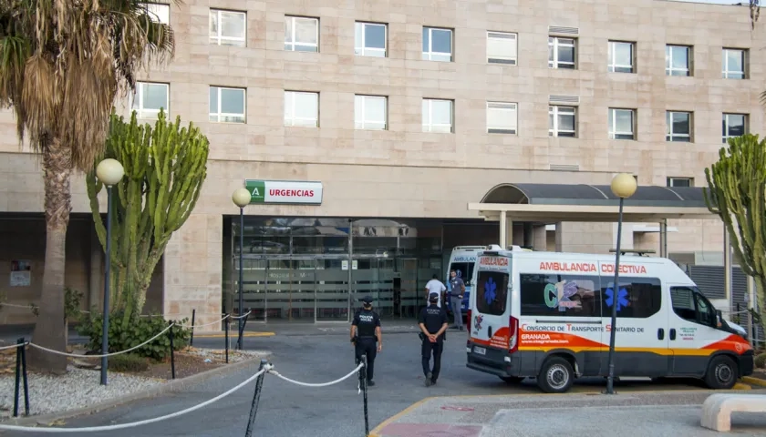 Exterior del hospital Santa Ana de Motril (Granada) donde fue ingresada la madre de Luis Rubiales. 