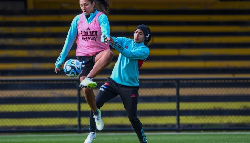 Manuela Vanegas durante un entrenamiento con Daniela Arias. 