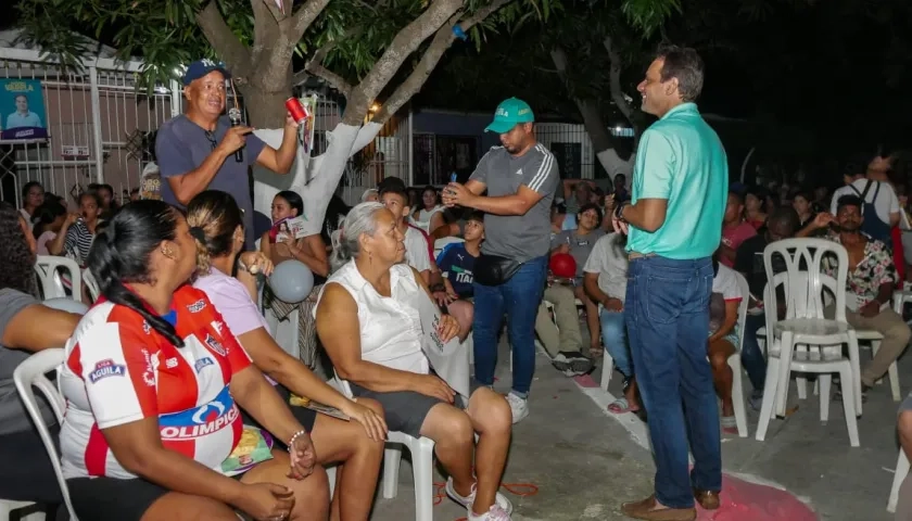 Candidato Alfredo Varela en el barrio Galán.