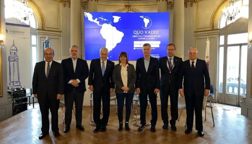 Iván Duque junto a varios integrantes del grupo Libertad y Democracia.