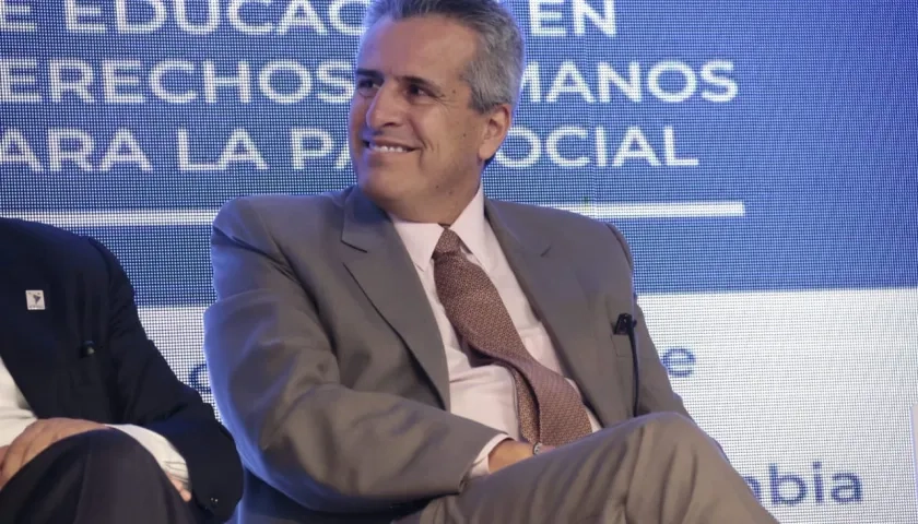 Luis Fernando Velasco, ministro del Interior.