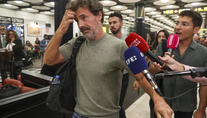 Rodolfo Sancho llegando a España después de visitar a su hijo.