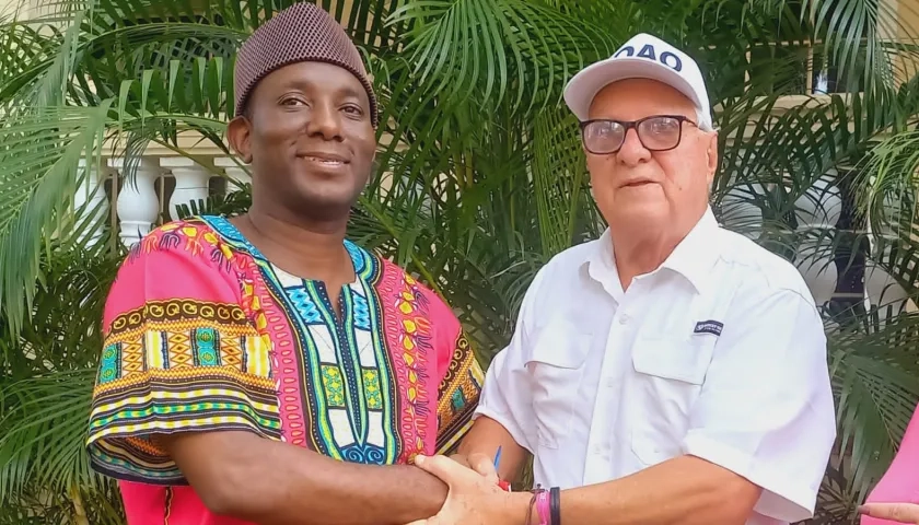 El senador Paulino Riascos, presidente del partido ADA, con el candidato Joao Herrera