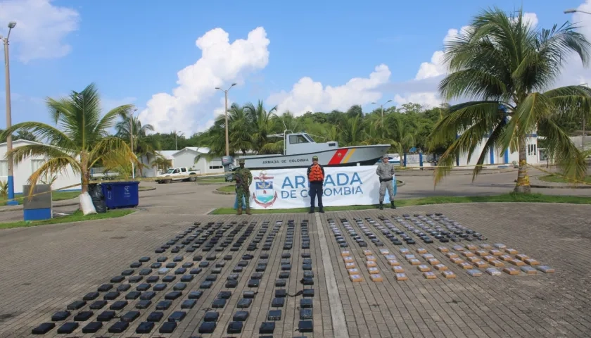 Uno de los más recientes golpes contra las drogas lo dio la Armada al decomisar cocaína en aguas del Mar Caribe avaluada en 11 millones de dóiares