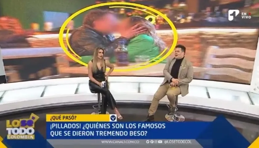 Nanis Ochoa y Ariel Osorio en el set de 'Lo sé todo'. Al fondo la foto polémica