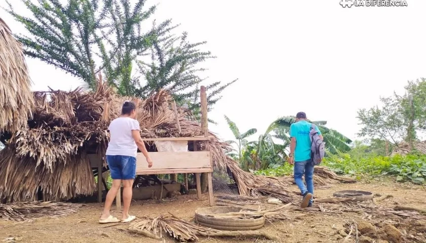 Funcionarios de la Alcaldía de Puerto Escondido recorren las zonas afectadas por el vendaval