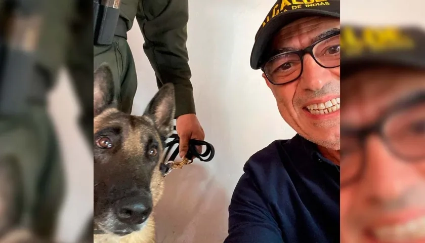 El alcalde William Dau posó junto a 'Killer', el perro olfateador de fajos de billetes