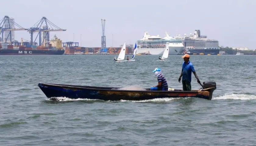 La contaminación en la bahía de Cartagena afecta a seres humanos y a los peces.