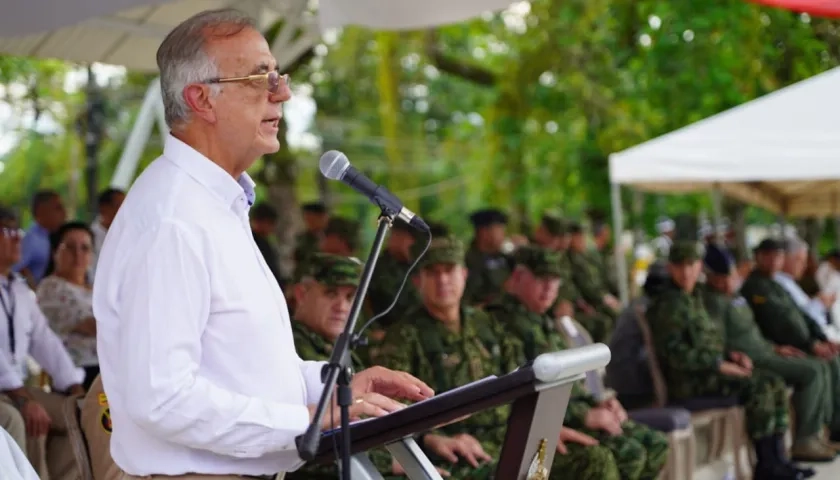 Iván Velásquez, ministro de Defensa, desde Carapa (Antioquia).