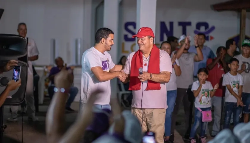 Santander Lopesierra Rosado, hijo de Samuel Santander Lopesierra Gutiérrez, en reciente acto proselitista en Maicao (La Guajira).