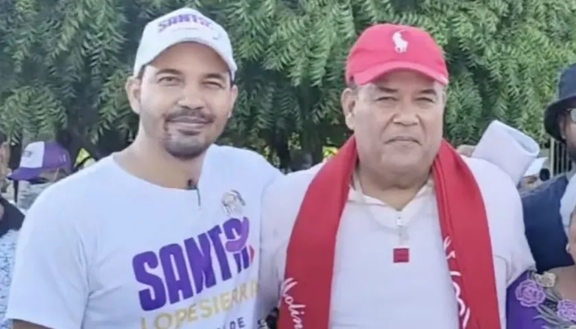 Samuel Santander Lopesierra Rosado, al lado de su padre 'Santa' Lopesierra.