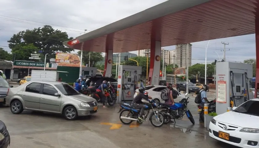 El aumento de la gasolina está previsto que se anuncie este lunes