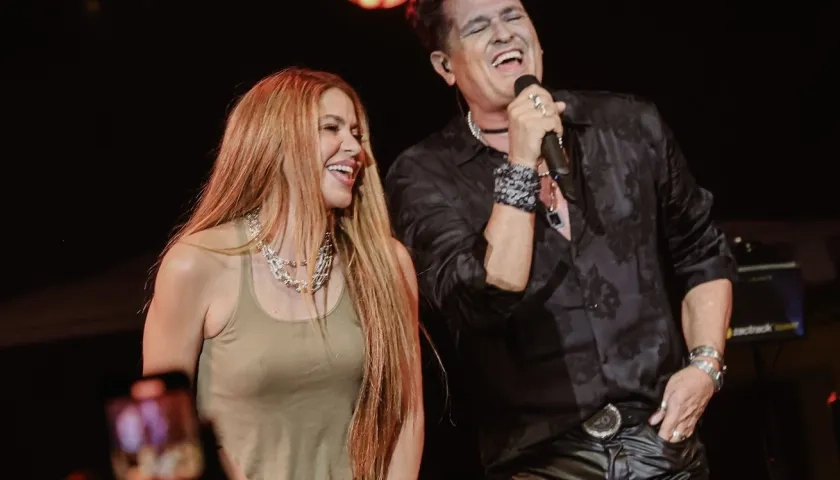 Carlos Vives junto a Shakira en su tour.