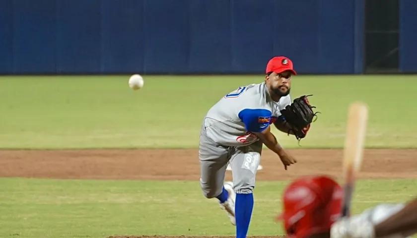 El dominicano Fernando Pérez, abridor de Caimanes, fue el pitcher ganador. 