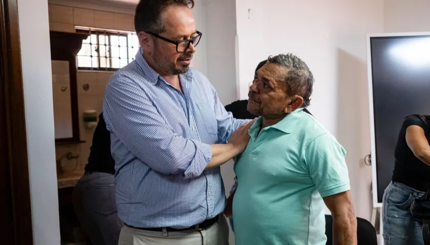 Carlos Ruiz Massieu, jefe de la ONU en Colombia y Luis Manuel Díaz.