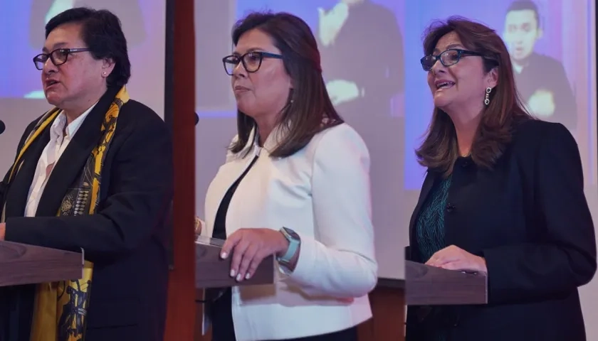 Amelia Pérez Parra, Luz Adriana Camargo y Ángela María Buitrago, las tres aspirantes a Fiscal General en su exposición ante la Corte Suprema.