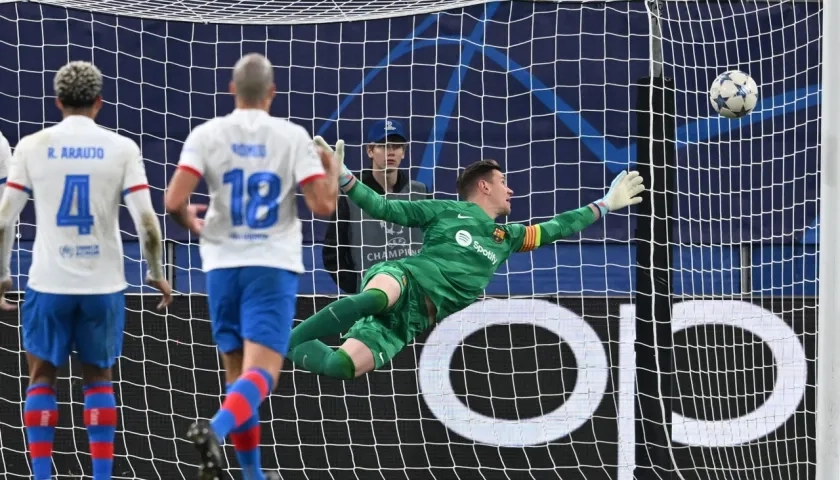 El remate de Sigan que venció a Ter Stegen, portero del Barcelona