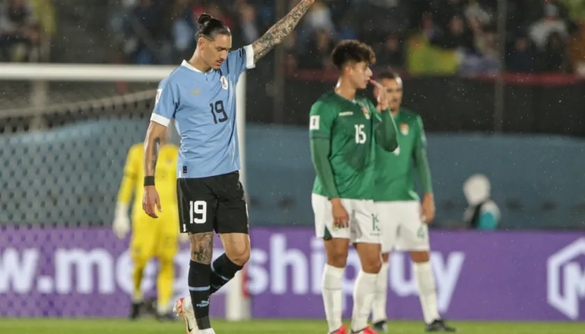 El delantero Darwin Núñez marcó el primero y el tercer gol de Uruguay. 