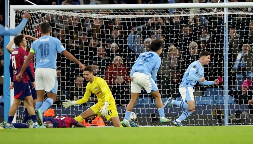 El argentino Julián Álvarez inicia su festejo tras marcar el gol de la remontada del City.