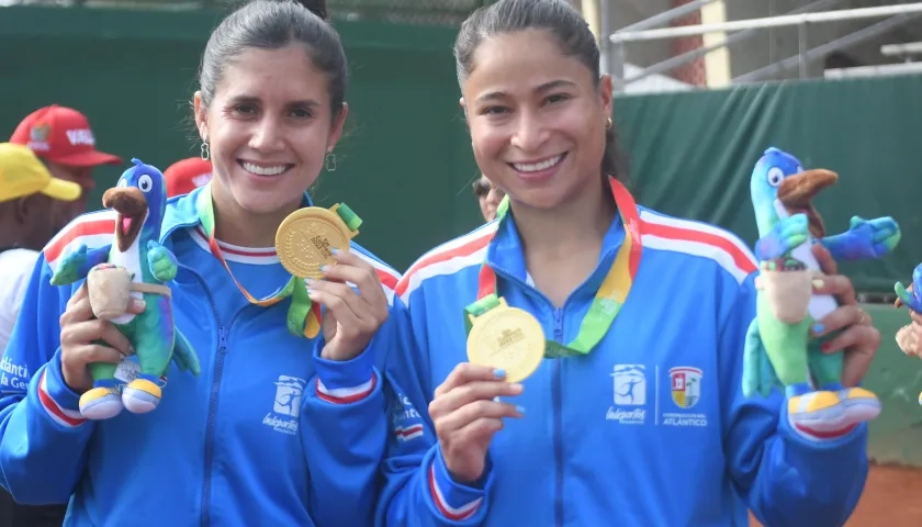 María Paulina Pérez y María Fernanda Herazo, medalla de oro para el Atlántico en el dobles del tenis femenino. 