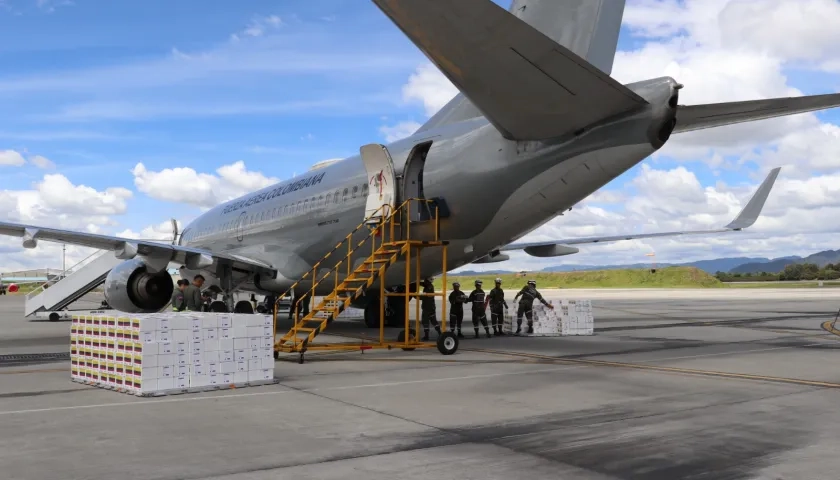 La aeronave Boeing-737 que llevó ayuda humanitaria a México.