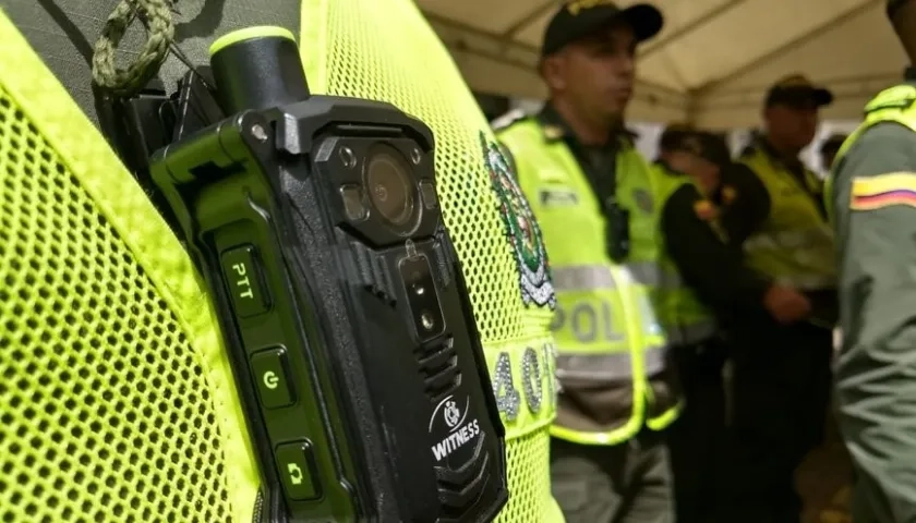 La videocámara o bodycam irá en el pecho del uniformado.