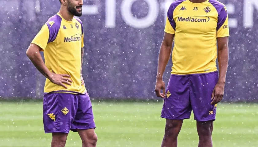 Yerry Mina en un entrenamiento con el argentino Nico González.