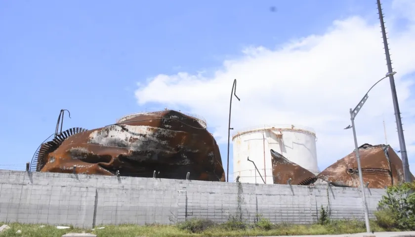 Así quedaron los tanques en 'Puertos Asociados Compas’ después del incendio que inició el 21 de diciembre de 2022