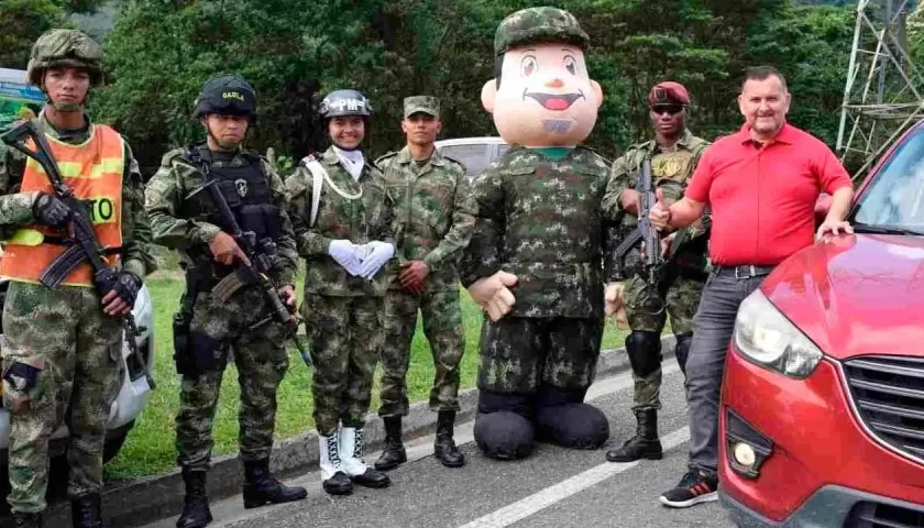 Ejército Nacional en controles viales. 