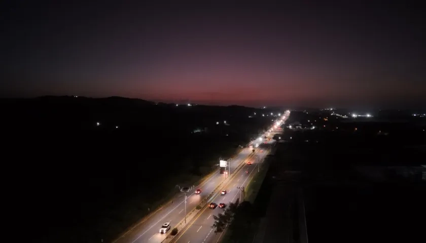 Las obras contemplaron la instalación de luminarias LED en la vía Barranquilla-Puerto Colombia