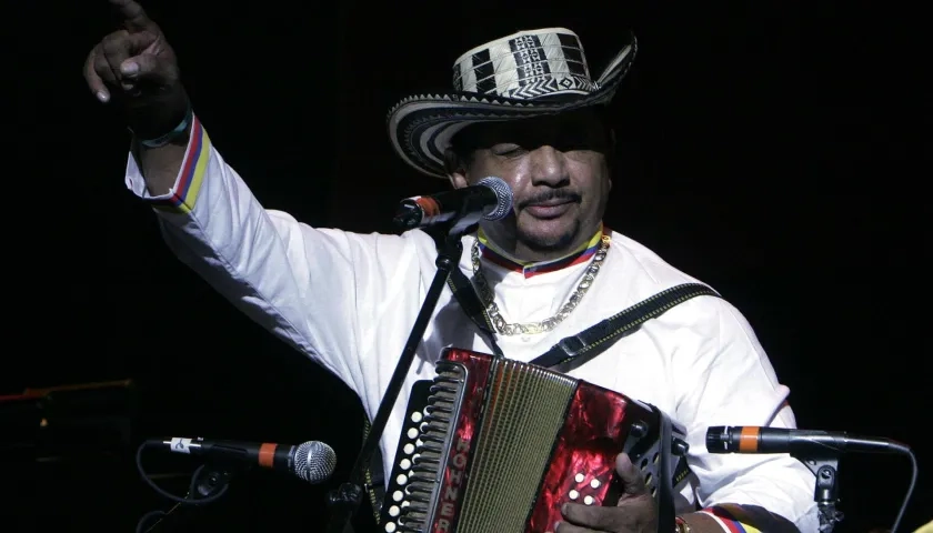 Maestro Lisandro Meza durante un concierto.