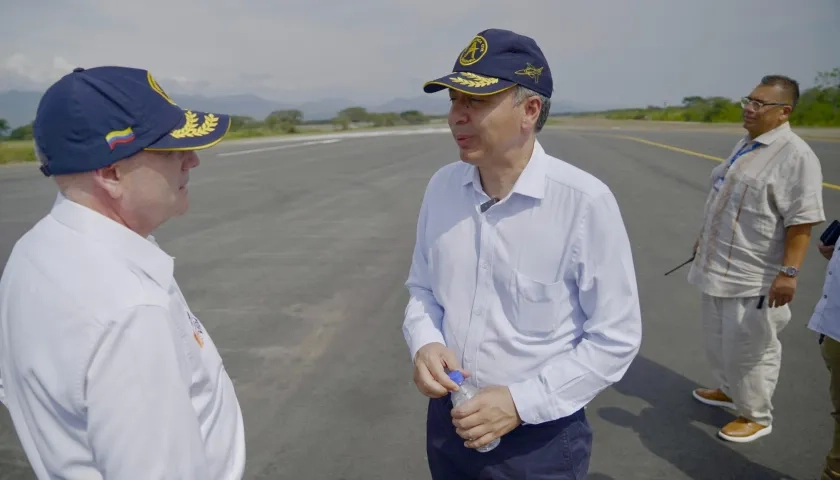 El ministro de Transporte, William Camargo, entregó las obras del aeropuerto Santa Ana de Cartago, Valle