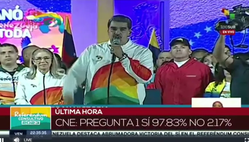 El presidente Nicolás Maduro celebrando los resultados del referendo. 