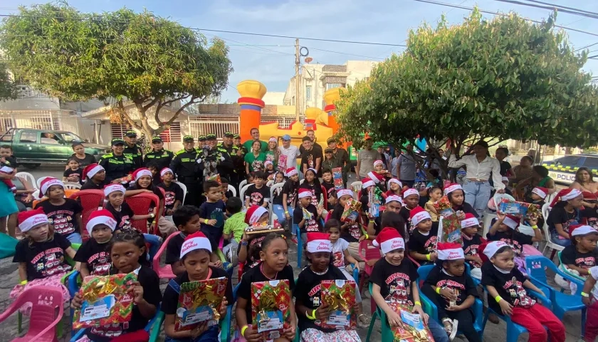 Regalos a niños del sur de Barranquilla.