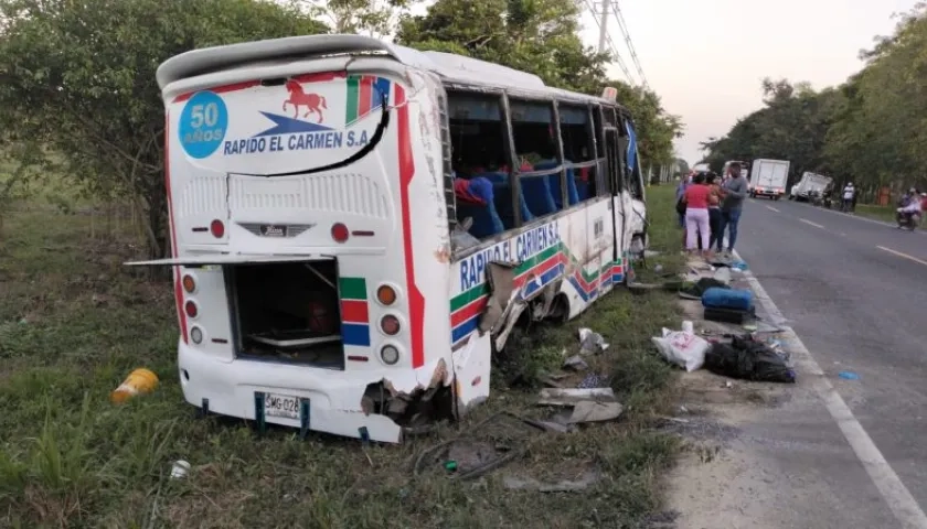 La buseta involucrada en el accidente