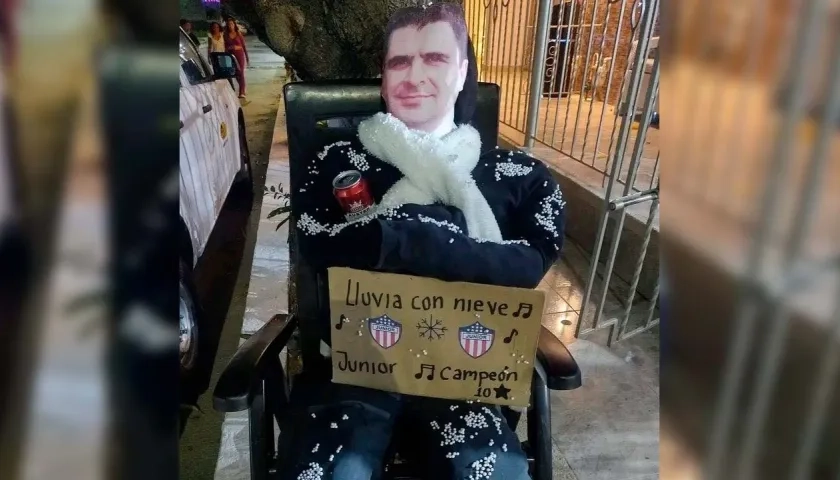 El muñeco de Año Viejo con la cara de Juan Felipe Cadavid. 