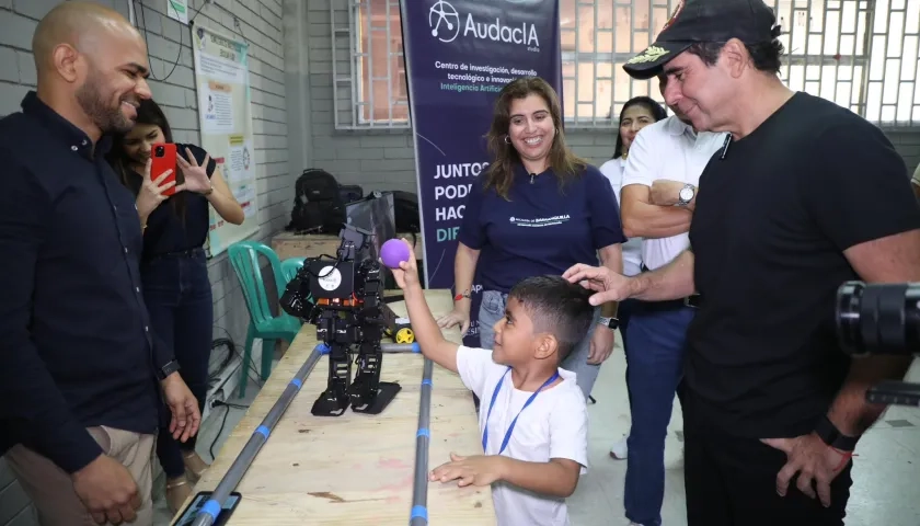 Alejandro Char en la IED Comunitaria Metropolitana.