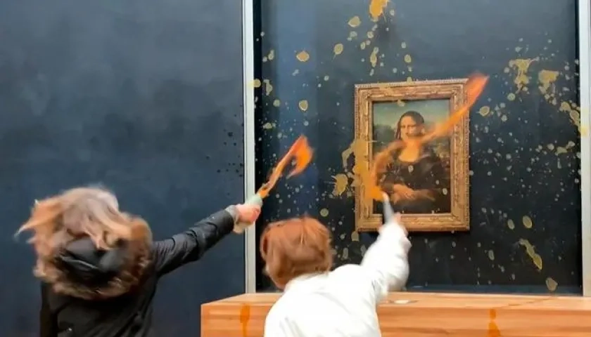 La Mona Lisa está en el Museo del Louvre, en París.