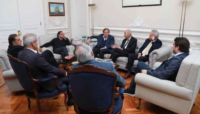 Petro en la reunión con Gilinski y el GEA. 