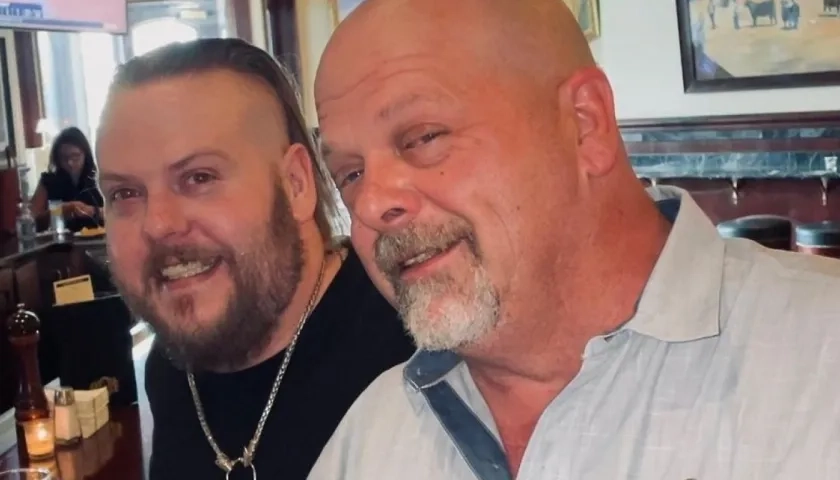 El presentador Rick Harrison junto a su hijo Adam, de 39 años