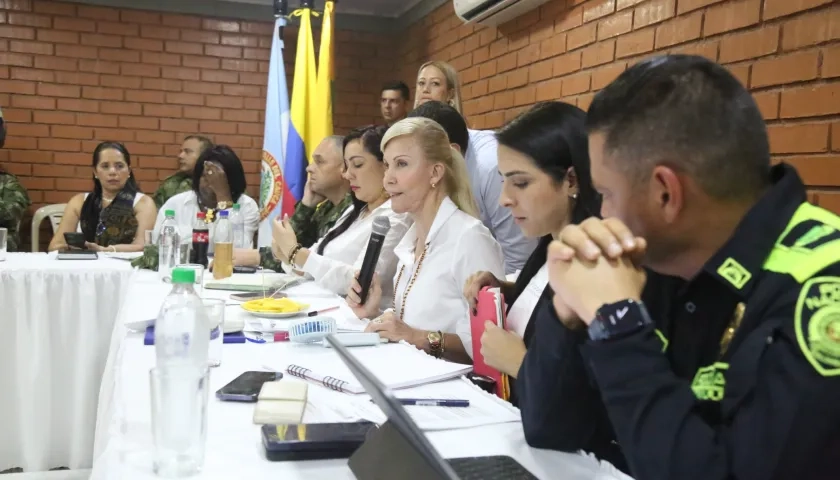 La Gobernadora del Valle, Dilian Francisc Toro, en el consejo de seguridad en Candelaria.