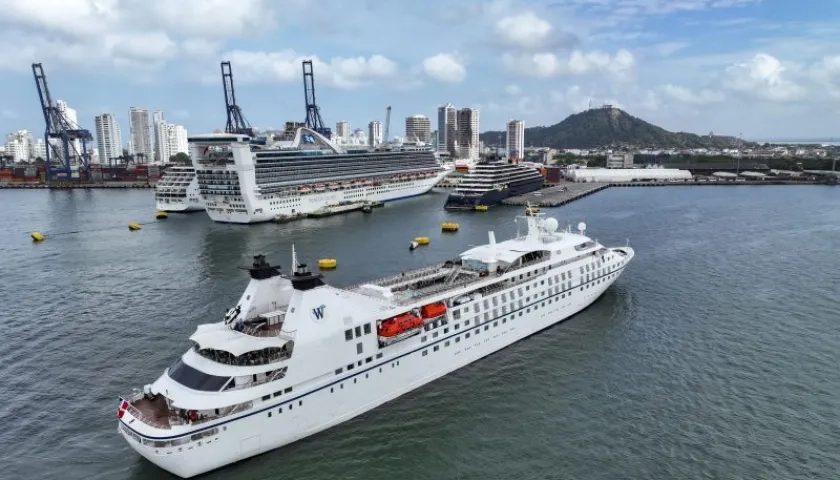 En los seis cruceros viajan 8.842 pasajeros y 4.300 tripulantes