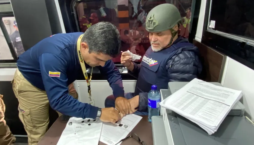 Salvatore Mancuso en su llegada a Colombia.