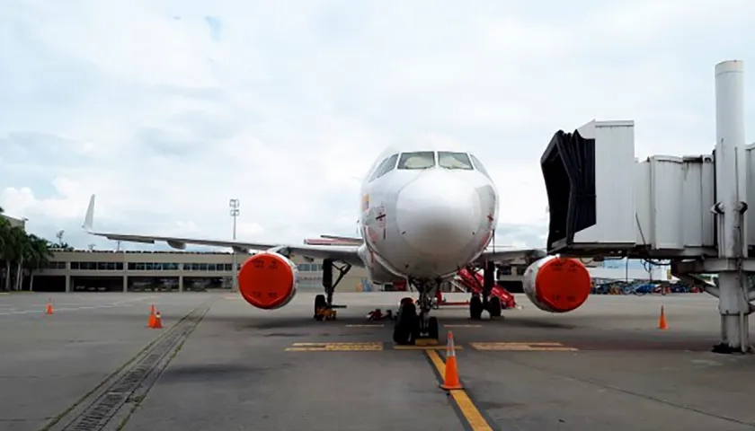 Avión en un aeropuerto de Colombia. 