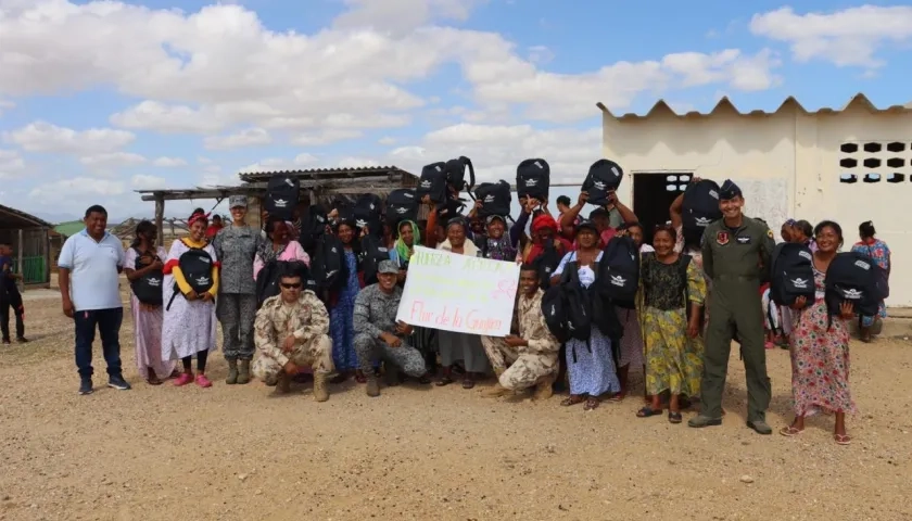 Fuerza Aeroespacial llevó ayuda a La Guajira.