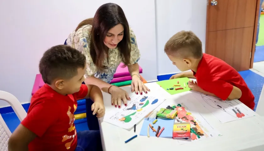 La primera dama Katia Nule en la nueva sede de 'Trabajando por los niños'.