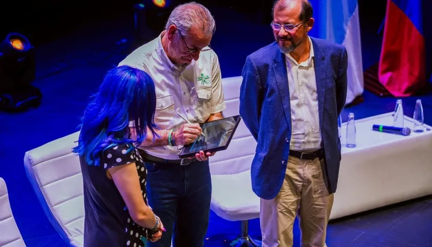 La viceministra de Transformación Digital, Sindey Bernal; el director del Sena, Jorge Londoño y el director de la OIT, Ítalo Cardona.