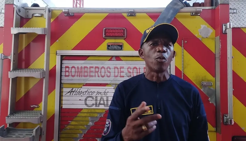 Teniente Alexander Martínez, comandante del Cuerpo de Bomberos.