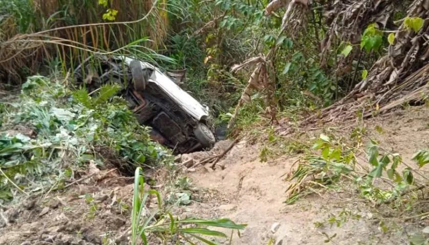 La camioneta en la que se desplazaban las victimas del accidente