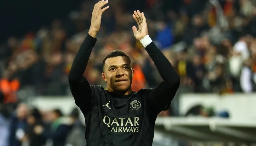 Kylian Mbappé renovó contrato por dos temporadas en 2022 con el PSG.